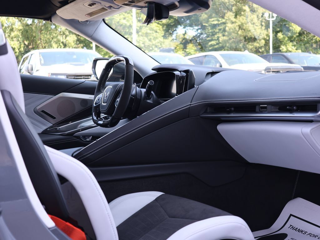 Used 2025 Chevrolet Corvette Z06 w/ Z07 Performance Package RWD image 38