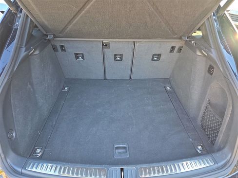 Certified 2024 Porsche Macan image 17