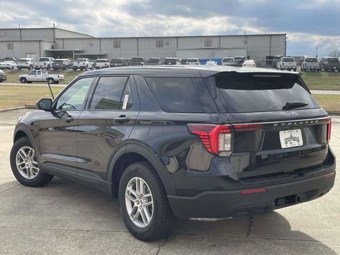 New 2026 Ford Explorer Active image 5