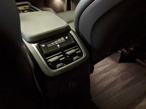 Certified 2025 Volvo XC90 T8 Plus w/ Protection Package Premier image 24