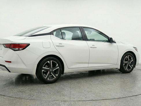 Used 2025 Nissan Sentra SV FWD image 9