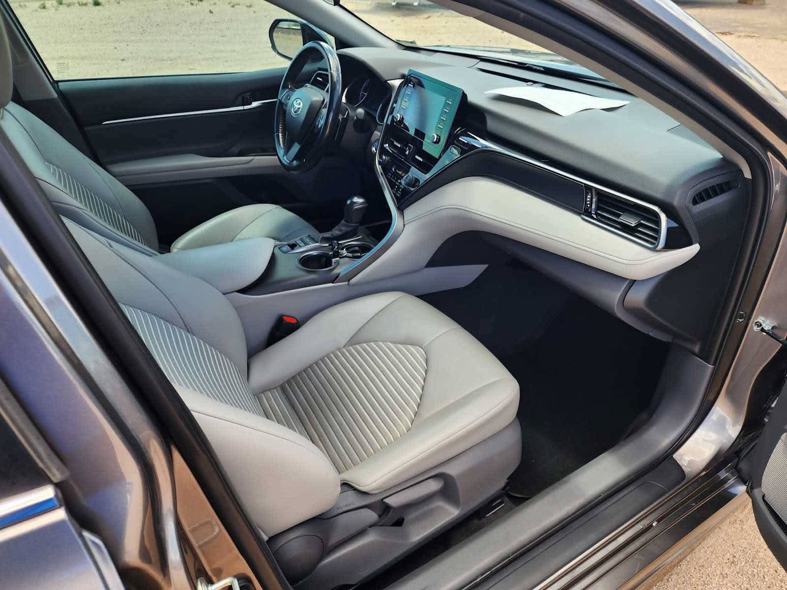Used 2021 Toyota Camry SE FWD image 12