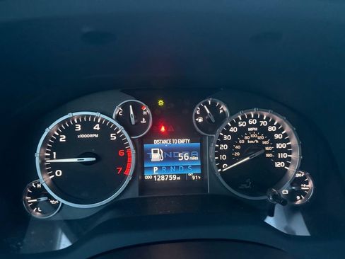 Used 2015 Toyota Tundra Limited w/ Limited Premium Package AWD/4WD image 11