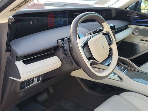 Certified 2024 Lincoln Nautilus Black Label image 8