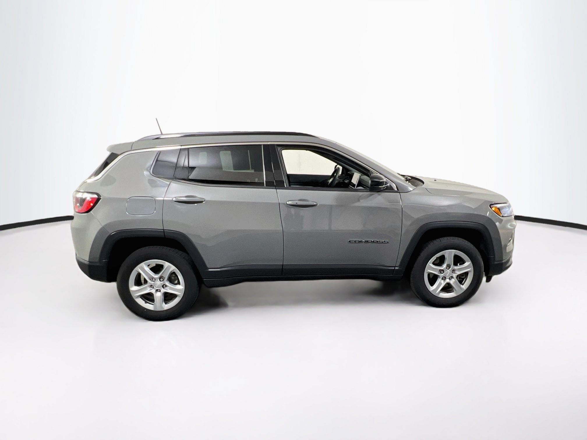 Used 2023 Jeep Compass Latitude AWD/4WD image 4