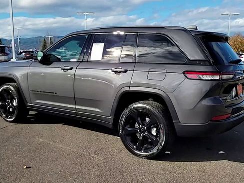 New 2025 Jeep Grand Cherokee Altitude image 6