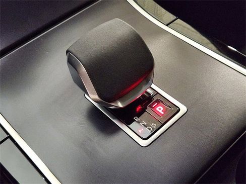 Used 2026 Land Rover Range Rover Velar Dynamic SE image 18