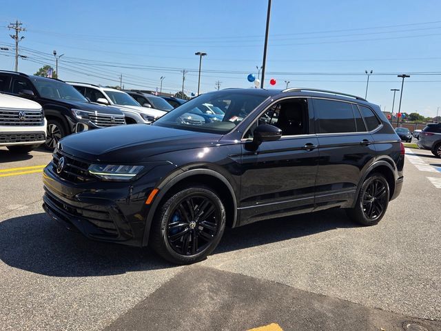 Used 2022 Volkswagen Tiguan SE R-Line FWD image 3