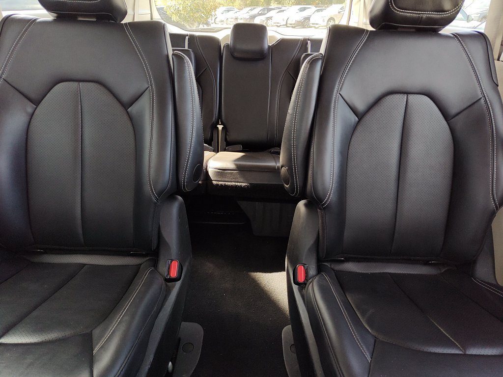 Used 2024 Chrysler Pacifica Limited FWD image 32