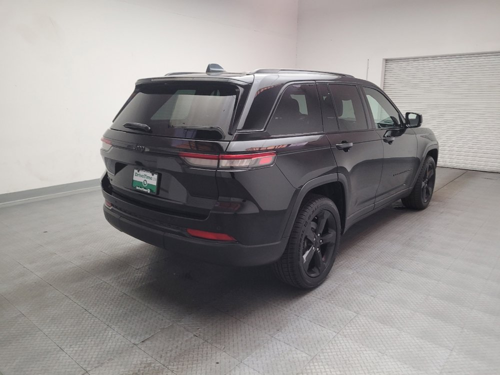 Used 2023 Jeep Grand Cherokee Altitude AWD/4WD image 9