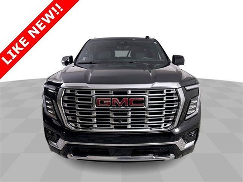 Used 2025 GMC Yukon Denali w/ Denali Reserve Package image 3