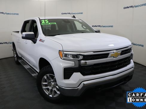 Used 2025 Chevrolet Silverado 1500 LT AWD/4WD image 2