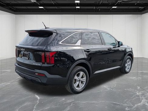 Used 2023 Kia Sorento LX AWD/4WD image 5