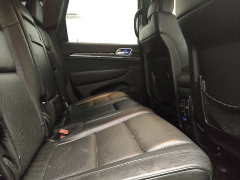 Used 2018 Jeep Grand Cherokee Overland RWD image 19