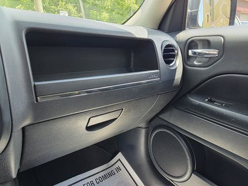 Used 2017 Jeep Patriot Latitude AWD/4WD image 17
