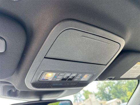 Used 2020 Ford Explorer Platinum w/ Premium Technology Package image 31