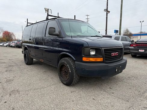 Used 2011 GMC Savana 2500 image 2