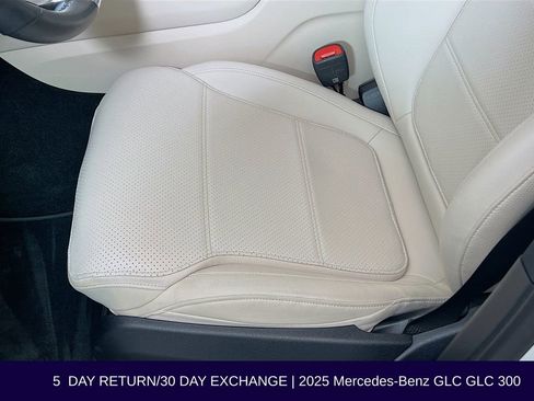 Used 2025 Mercedes-Benz GLC 300 4MATIC image 25