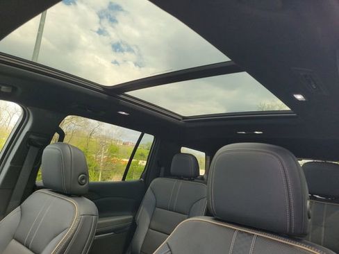 Used 2025 Chevrolet Traverse High Country w/ LPO, Floor Liner Package AWD/4WD image 16