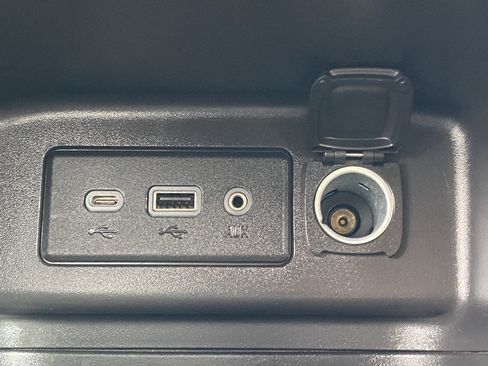 Used 2023 Chevrolet Equinox LT FWD image 21