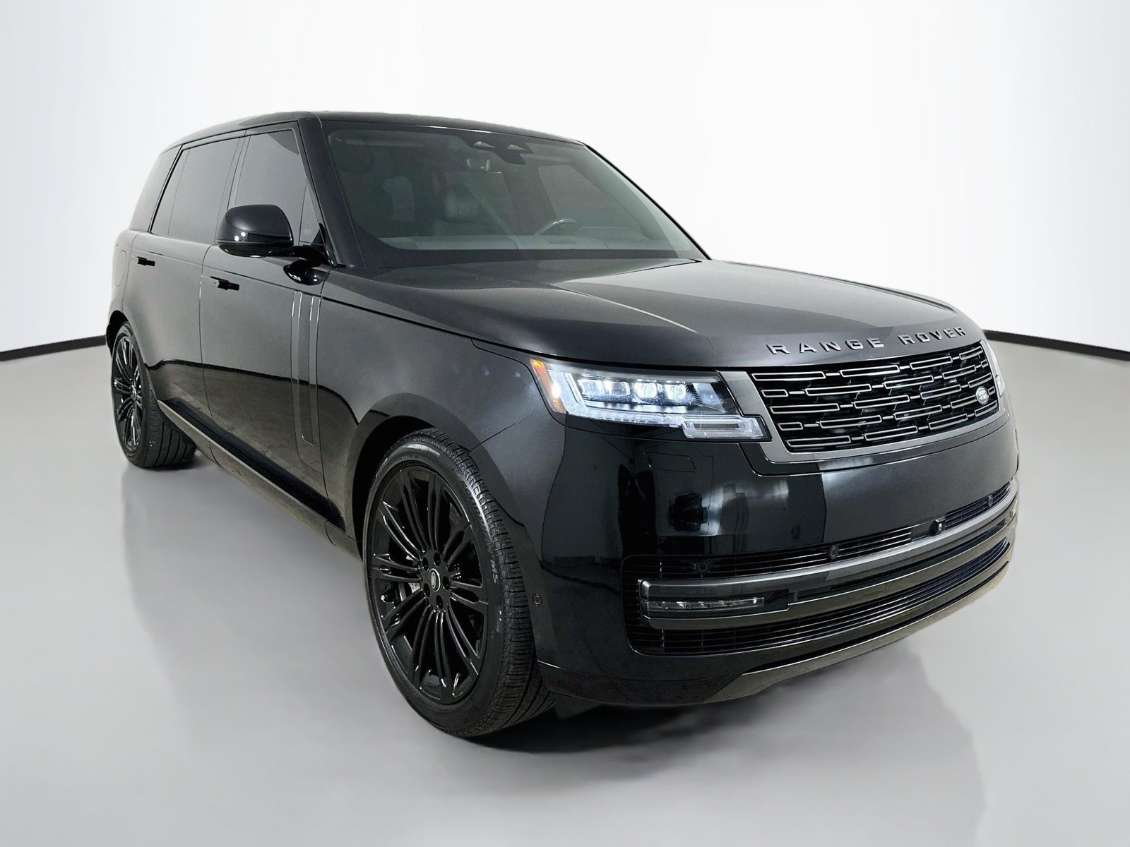 Used 2025 Land Rover Range Rover Long Wheelbase SE AWD/4WD image 3