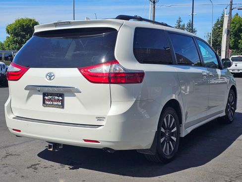 Used 2018 Toyota Sienna Limited AWD/4WD image 5