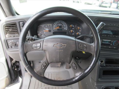 Used 2005 Chevrolet Silverado 2500 LT w/ Heavy-Duty Power Package image 17