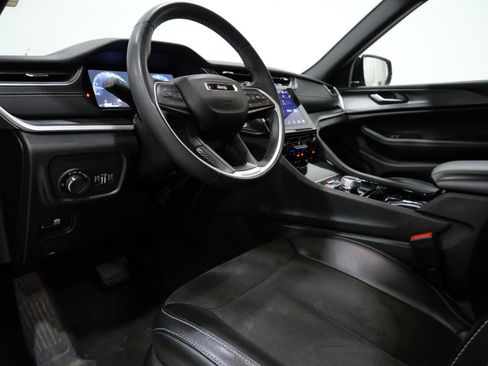 Used 2023 Jeep Grand Cherokee L Laredo image 11