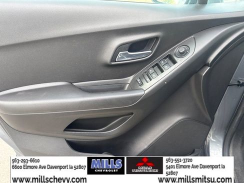 Used 2019 Chevrolet Trax LT w/ LT Convenience Package AWD/4WD image 8