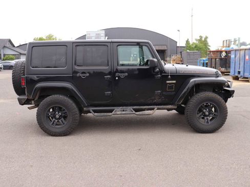 Used 2017 Jeep Wrangler Freedom Edition AWD/4WD image 4
