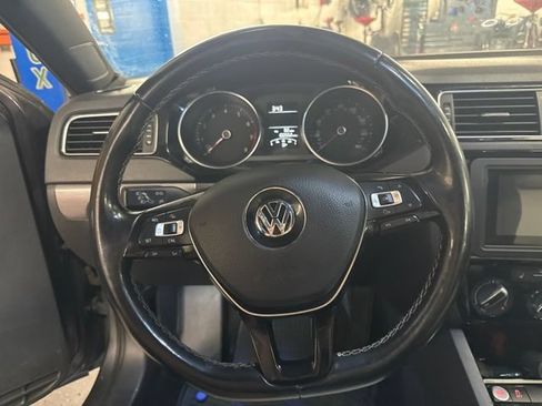 Used 2016 Volkswagen Jetta Sport FWD image 15