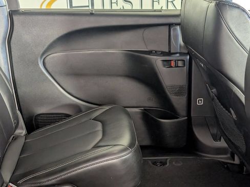 Used 2025 Chrysler Pacifica Select FWD image 31