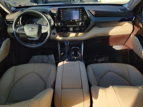 Used 2022 Toyota Highlander Limited image 17