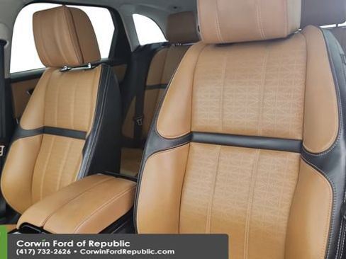 Used 2018 Land Rover Range Rover Velar R-Dynamic SE image 11