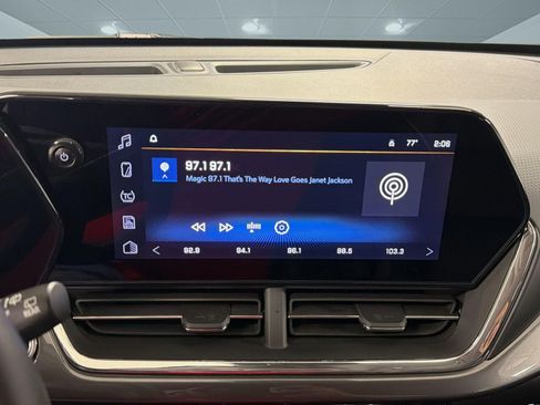 Used 2025 Chevrolet Trax ACTIV FWD image 23