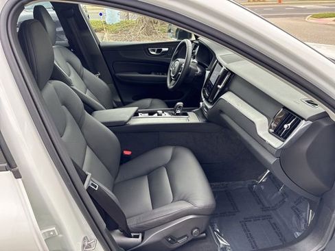 Used 2025 Volvo XC60 B5 Plus image 16