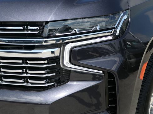 Used 2024 Chevrolet Suburban Premier image 8