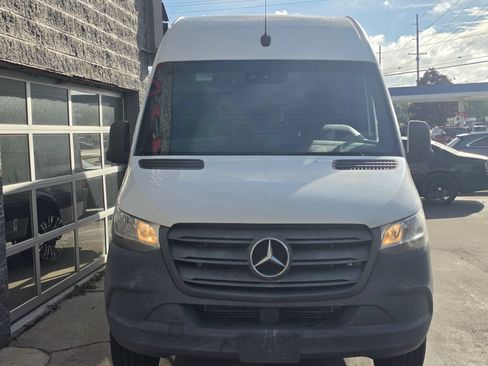 Used 2020 Mercedes-Benz Sprinter 2500 image 2