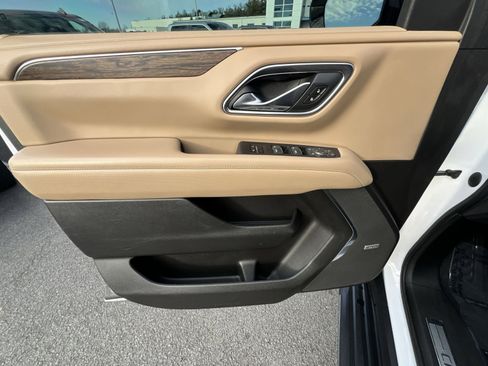 Used 2021 Chevrolet Tahoe Premier w/ Premium Package image 15