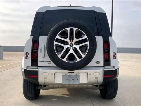 Used 2023 Land Rover Defender 110 SE image 5