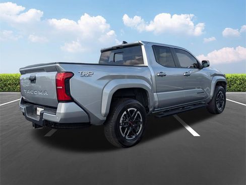 Used 2024 Toyota Tacoma TRD Sport w/ TRD Sport Upgrade Package image 4