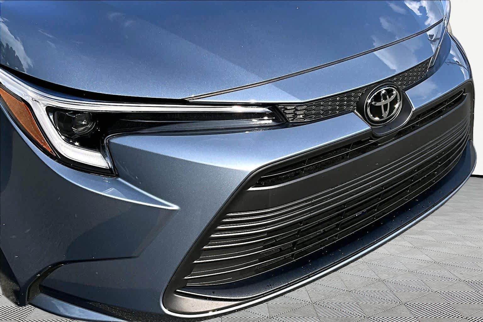 Used 2026 Toyota Corolla LE FWD image 30