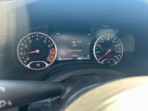 Used 2019 Jeep Renegade Latitude w/ UConnect 8.4 Nav Group AWD/4WD image 14