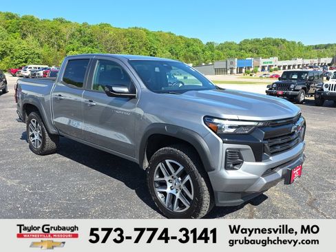 Used 2023 Chevrolet Colorado Z71 w/ Z71 Convenience Package 2 AWD/4WD image 2