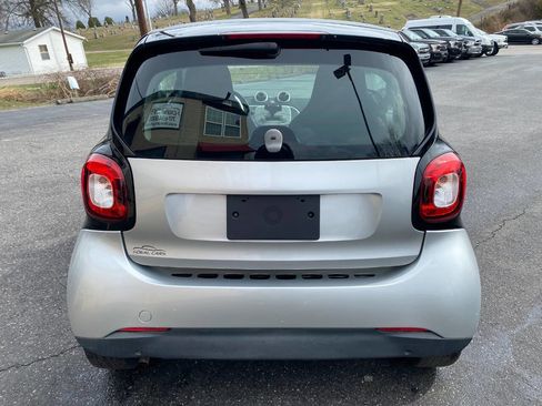 Used 2016 smart fortwo passion image 4