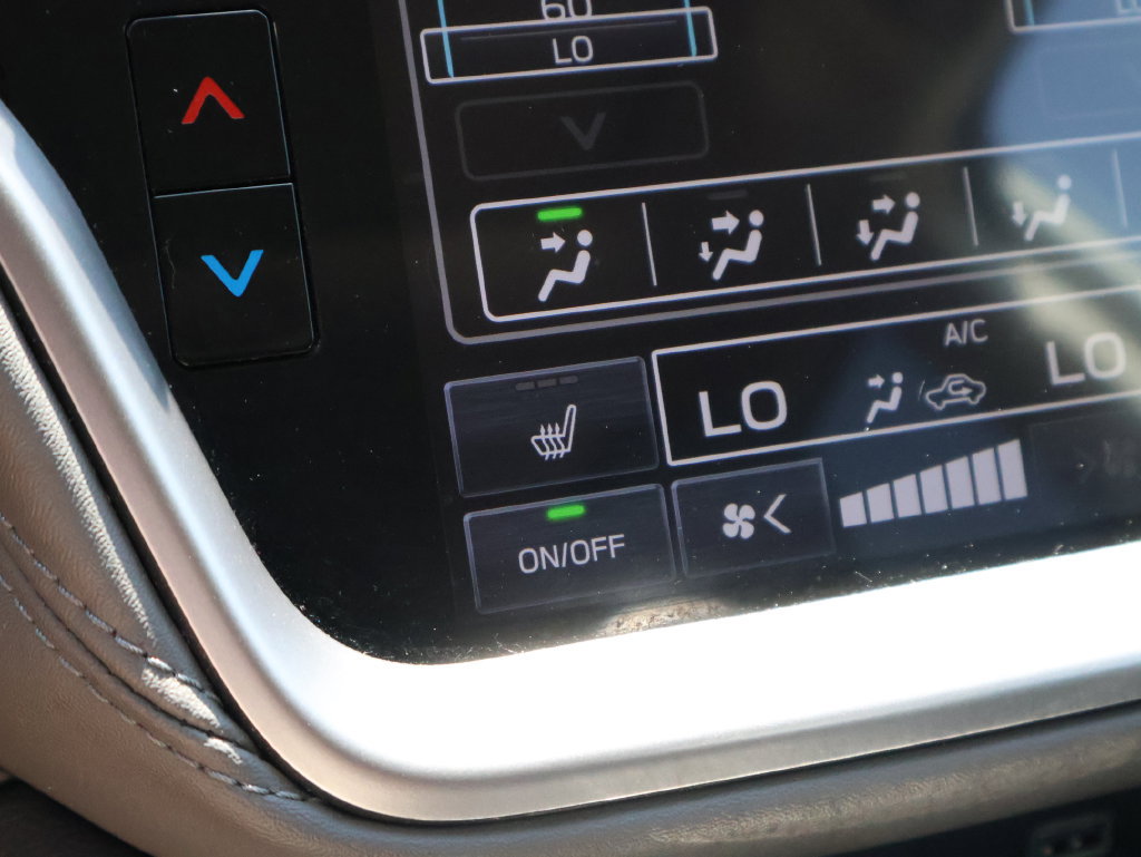 Used 2025 Subaru Outback Onyx Edition AWD/4WD image 37