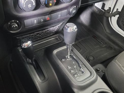 Used 2018 Jeep Wrangler Unlimited Sahara image 22