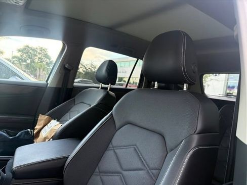 Used 2024 Volkswagen Atlas SE FWD image 13