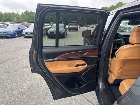 Used 2024 Jeep Grand Cherokee Summit AWD/4WD image 30