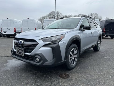 Used 2024 Subaru Outback Premium image 3